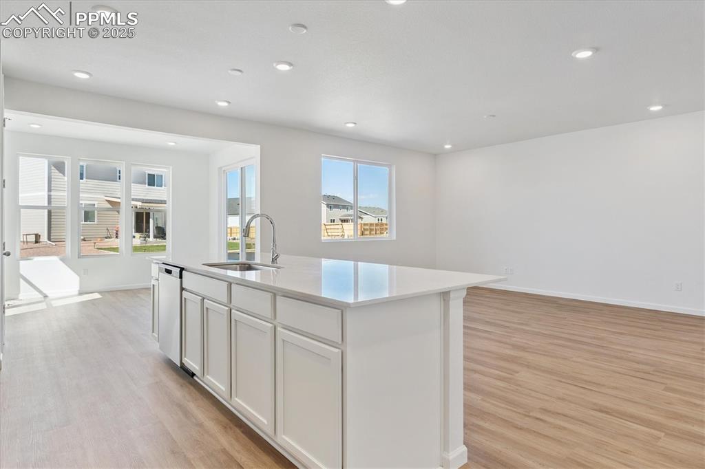 Image 10 of 21: Kitchen