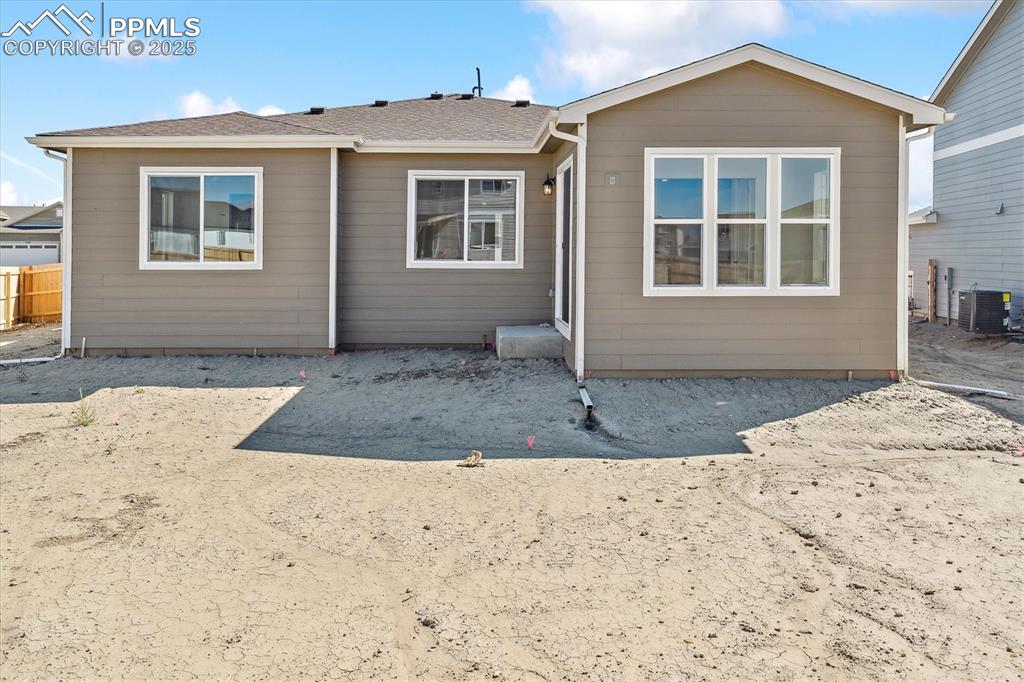 Image 20 of 21: Back of Structure