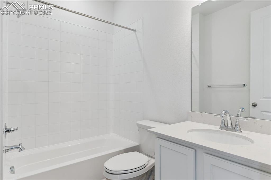 Image 3 of 21: Bathroom