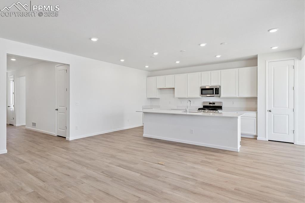 Image 9 of 21: Kitchen