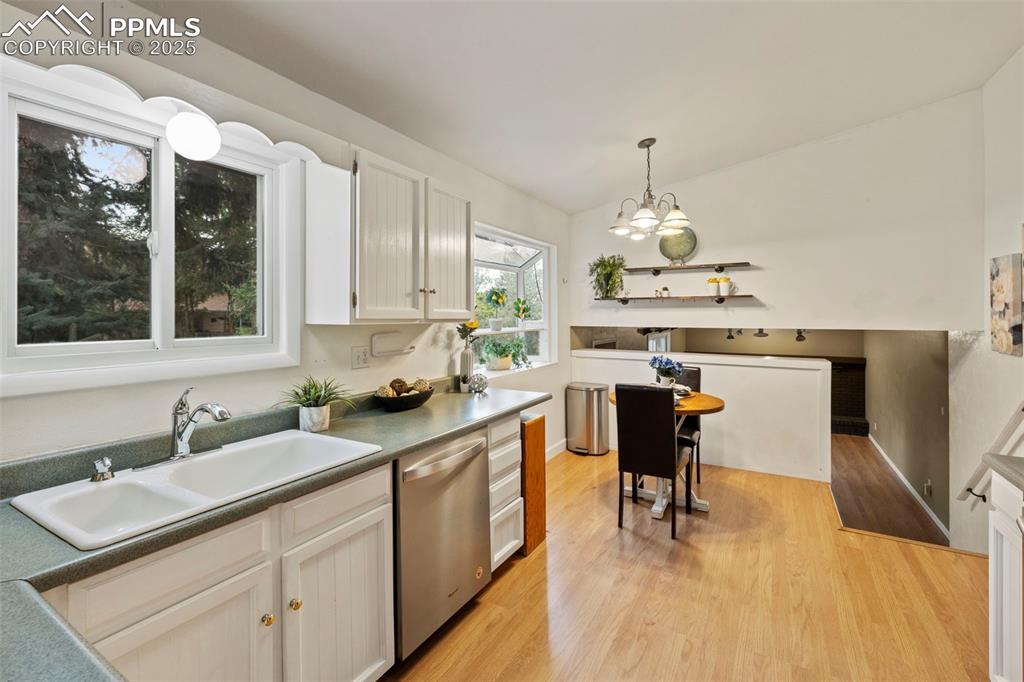 Image 14 of 49: Kitchen