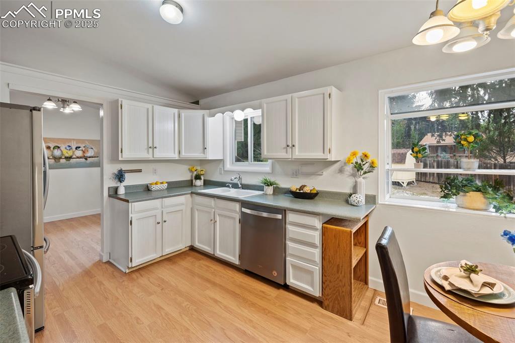 Image 17 of 49: Kitchen