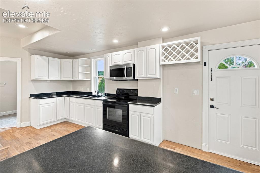 Image 11 of 43: Kitchen
