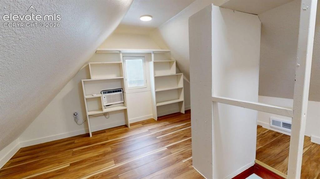 Image 11 of 49: Loft