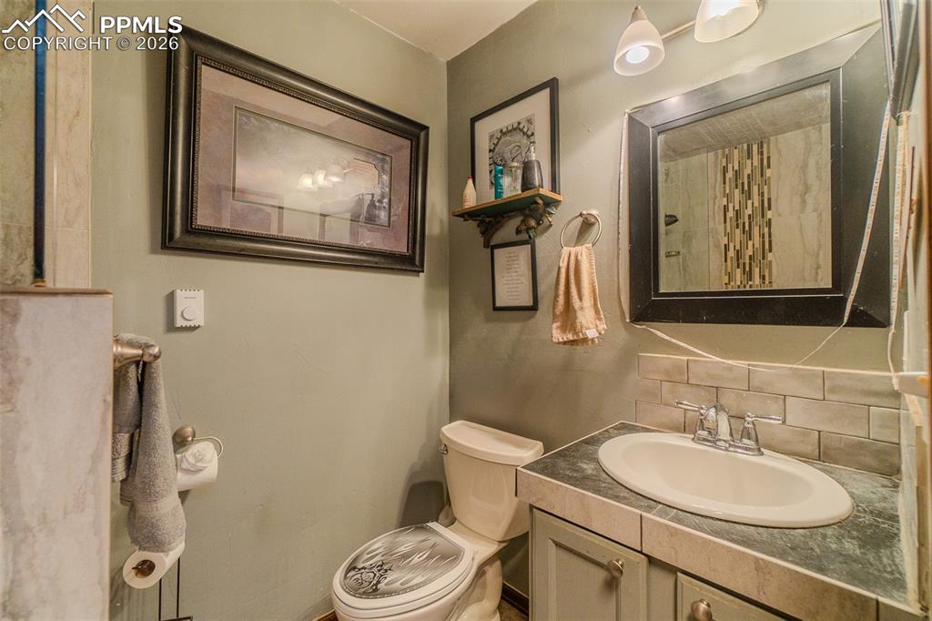 Image 13 of 25: Bathroom