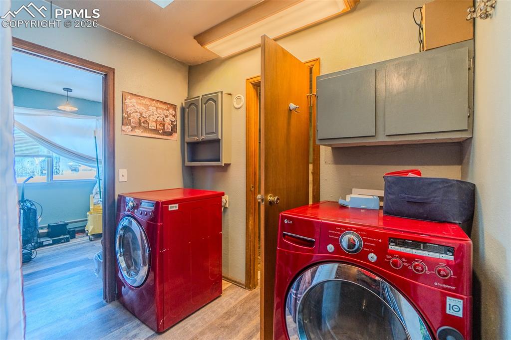 Image 14 of 25: Laundry