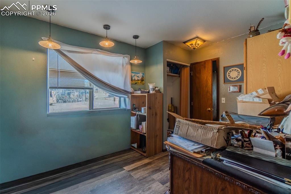 Image 17 of 25: Bedroom