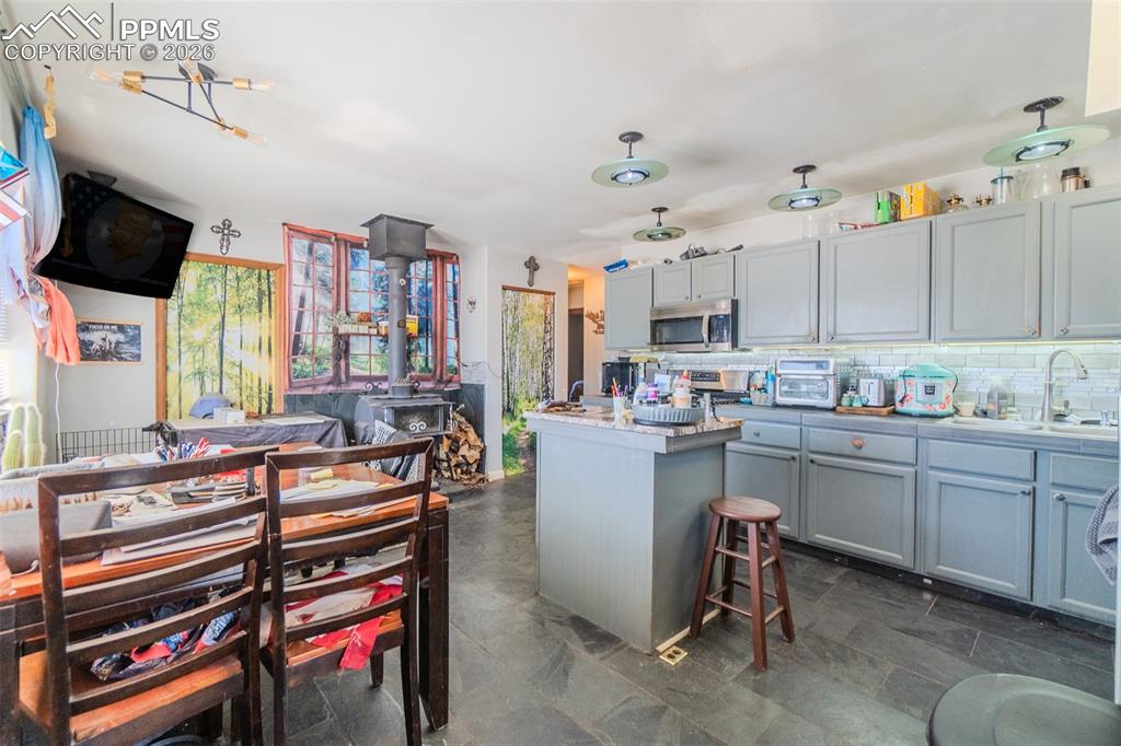 Image 4 of 25: Kitchen