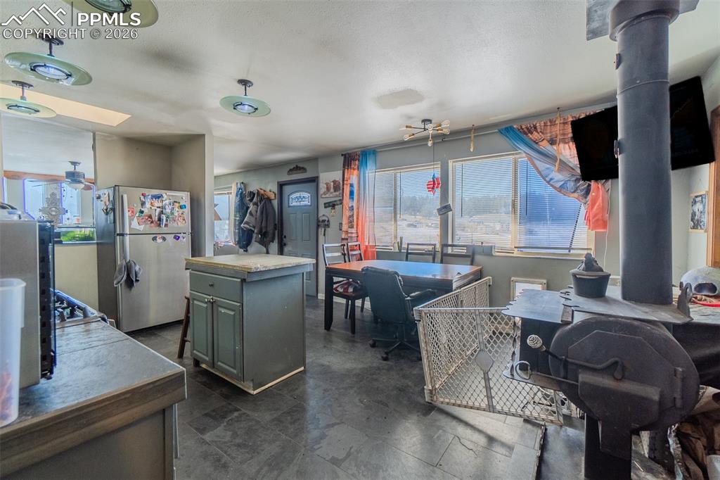 Image 5 of 25: Kitchen