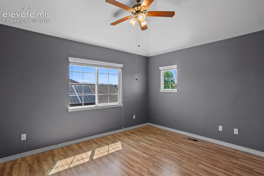 Image 17 of 27: Upstairs bedroom 2