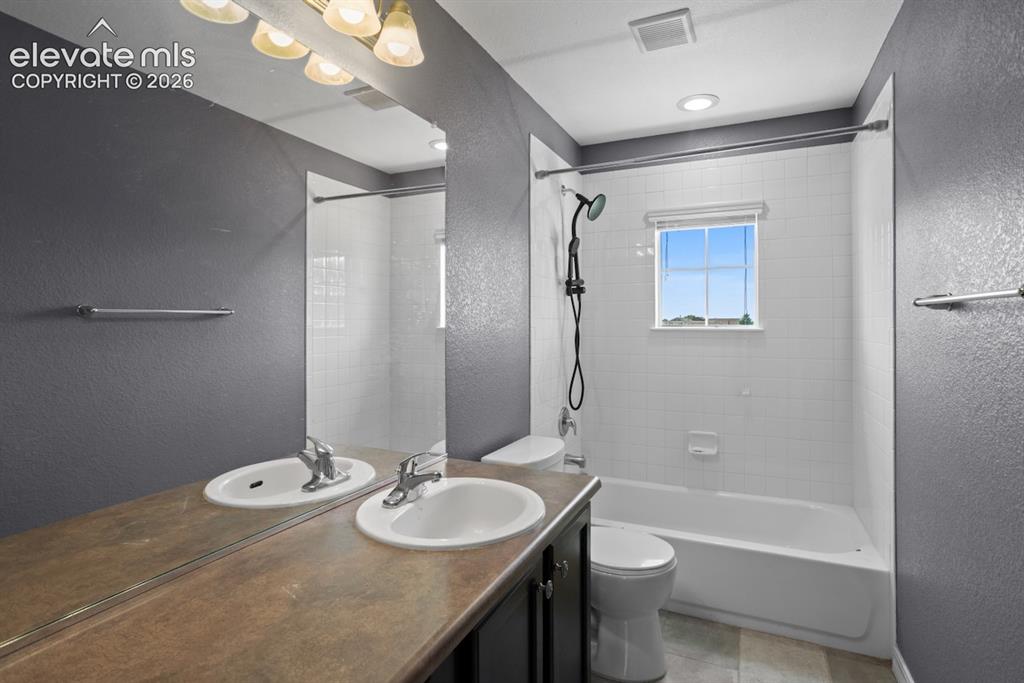 Image 18 of 27: Upstairs Bathroom