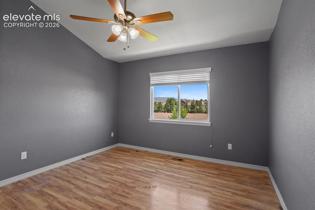 Image 19 of 27: Upstairs Bedroom 3