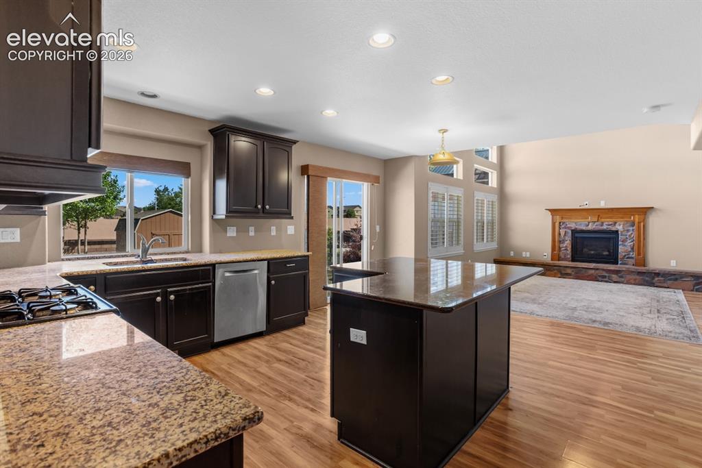 Image 6 of 27: Granite Countertops with Stainless Appiances