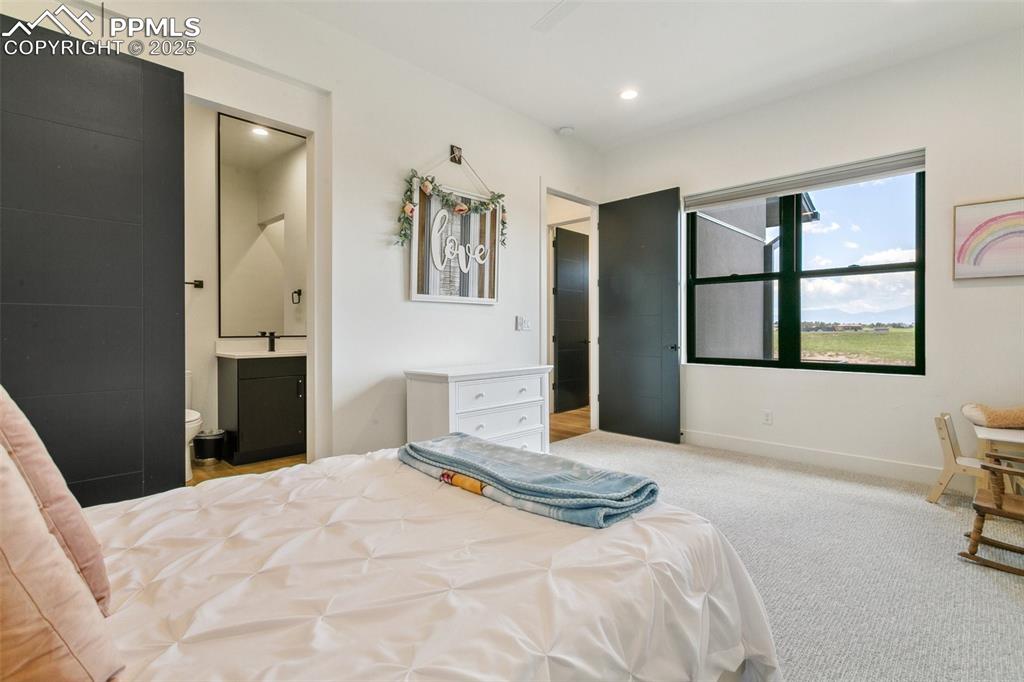 Image 30 of 50: With en suite 3/4 bathrooms and closet