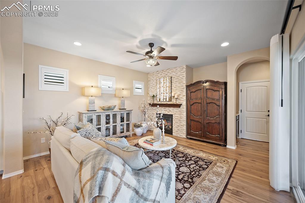 Image 13 of 45: Living Room