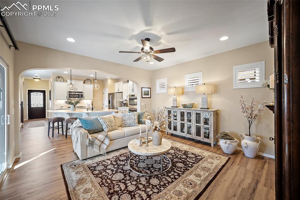 Image 14 of 45: Living Room