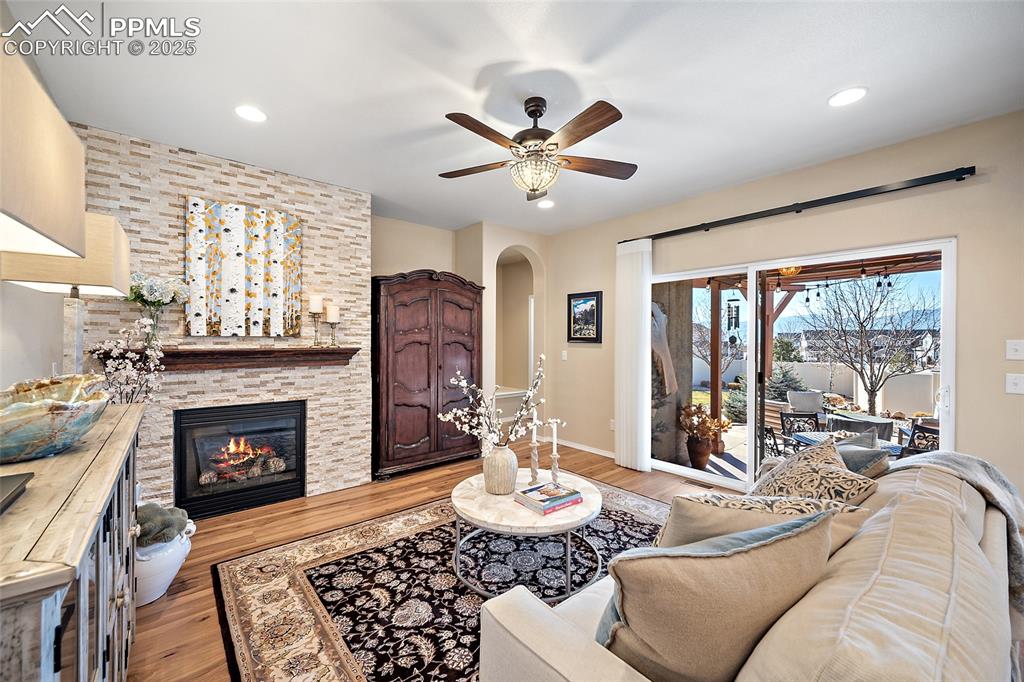 Image 15 of 45: Living Room