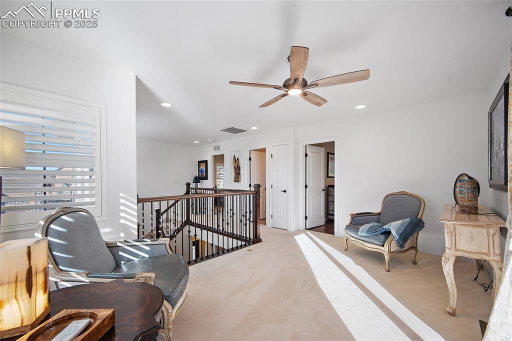 Image 19 of 45: Sitting Room