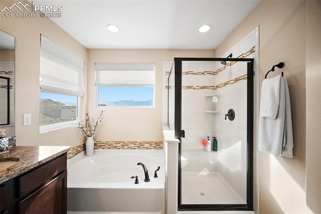 Image 25 of 45: Bathroom