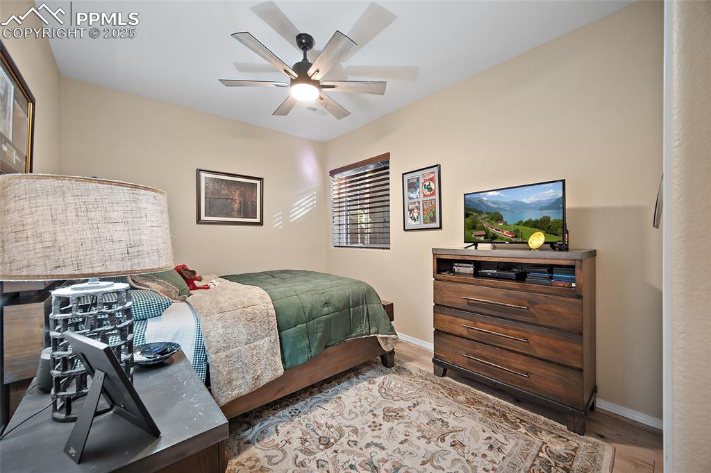 Image 29 of 45: Bedroom