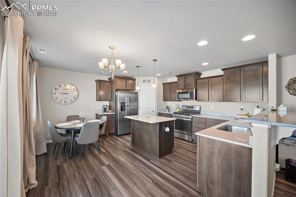 Image 11 of 41: Kitchen