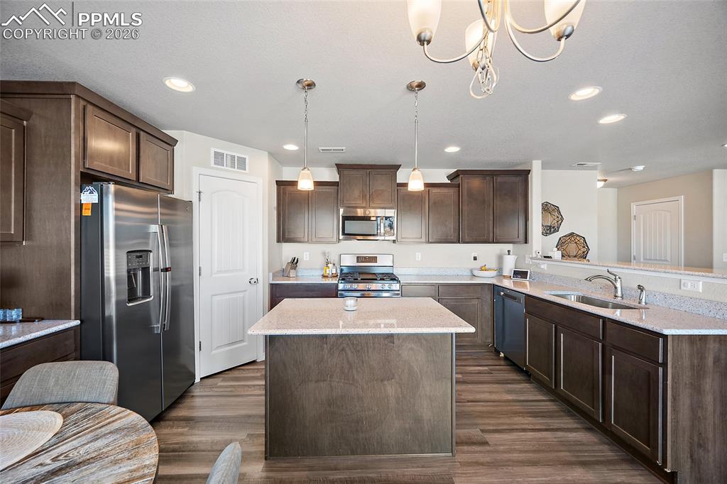 Image 14 of 41: Kitchen