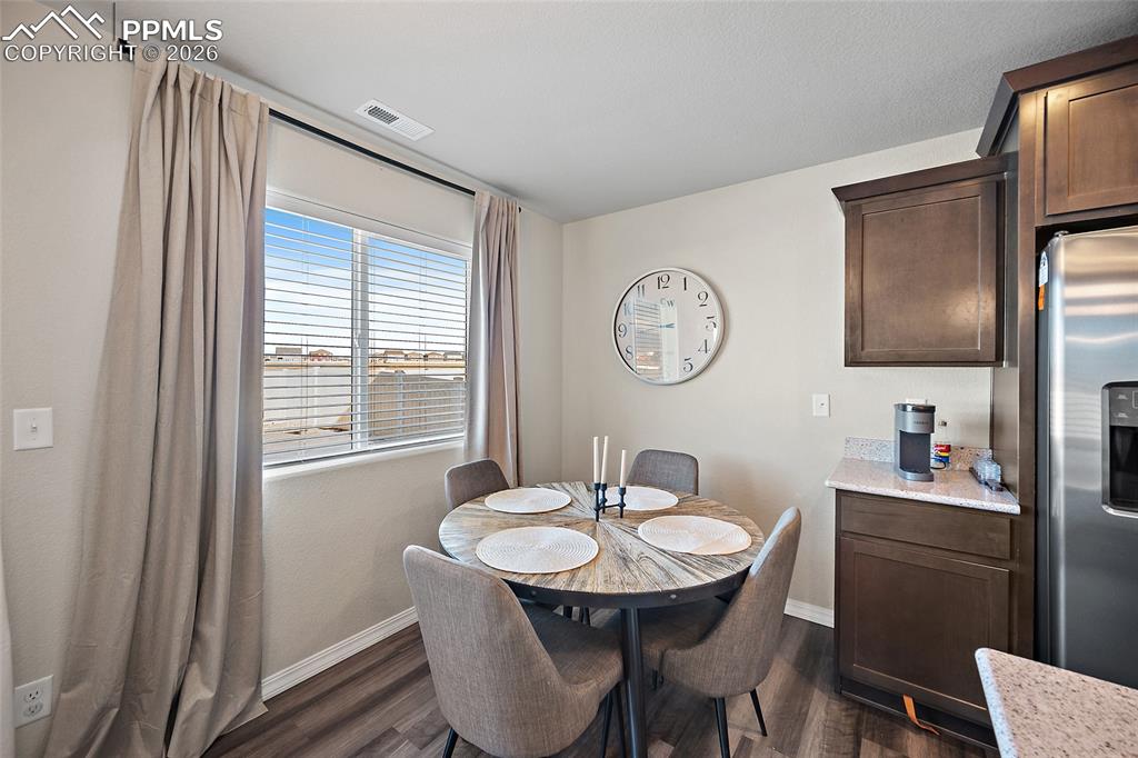 Image 15 of 41: Dining Area