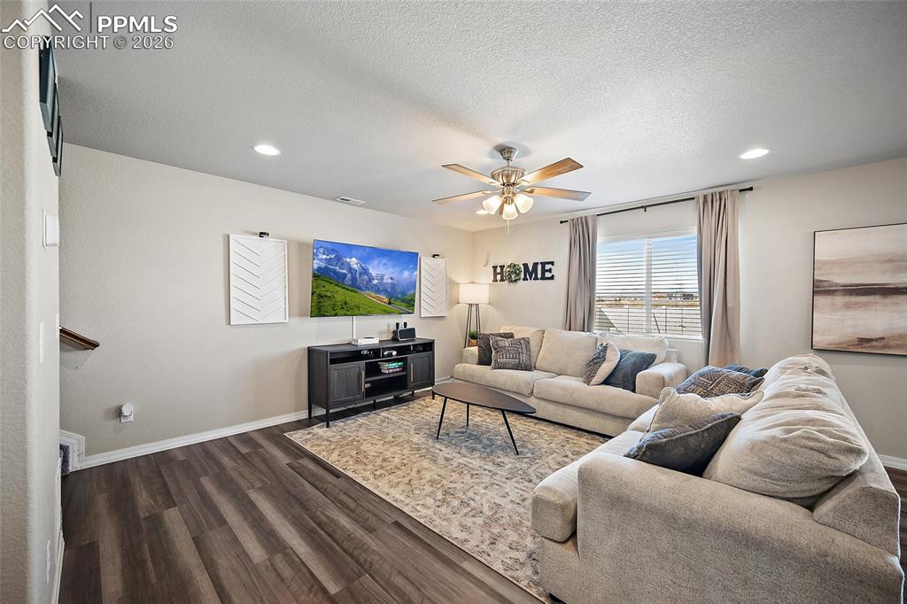 Image 16 of 41: Living Room