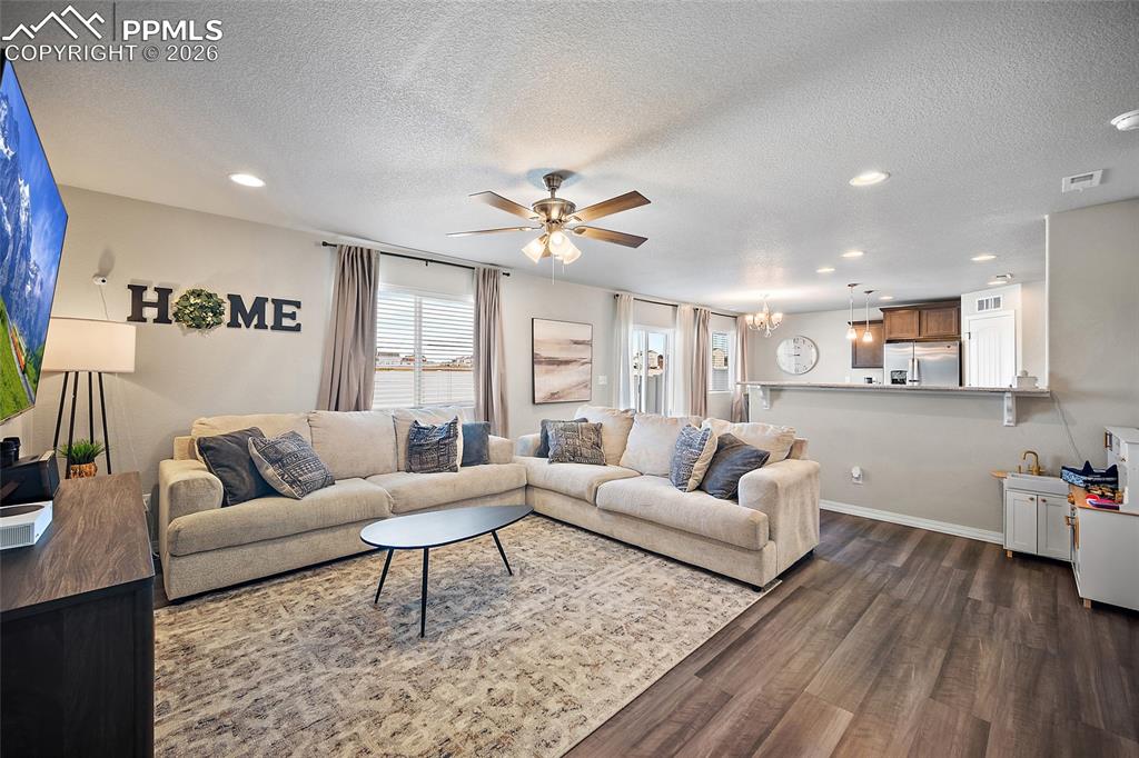 Image 17 of 41: Living Room