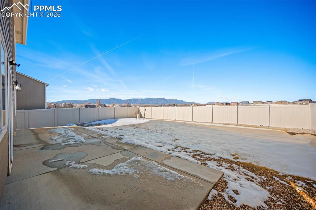 Image 31 of 41: Yard