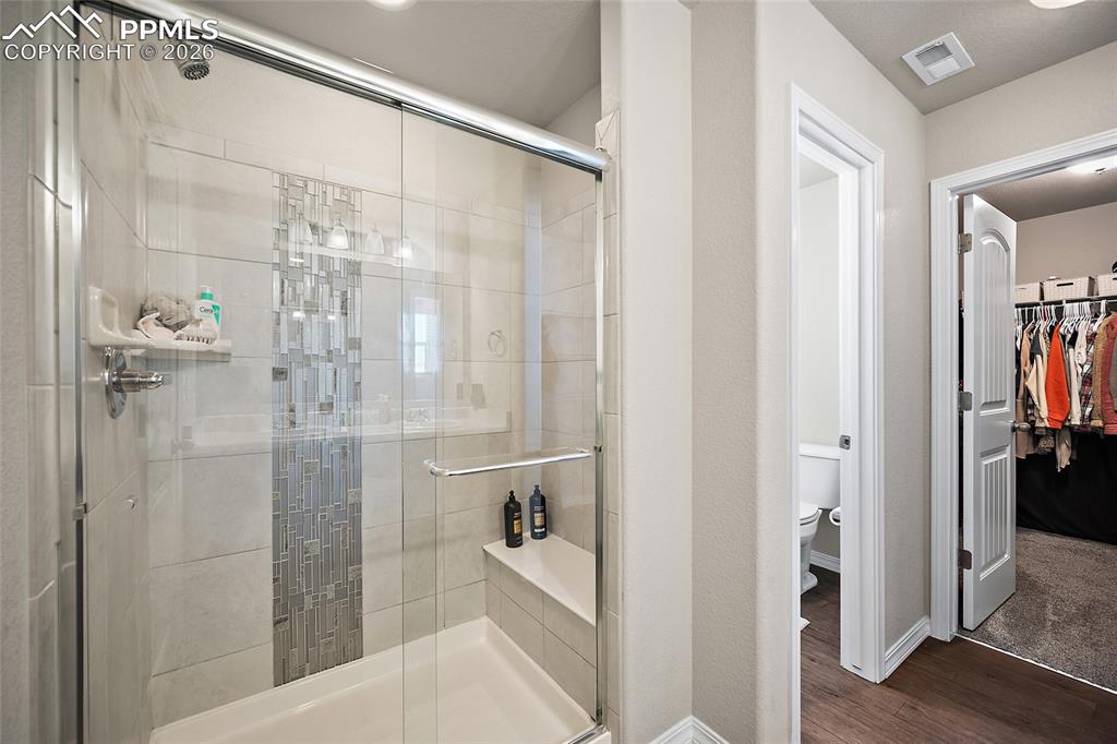 Image 7 of 41: Bathroom