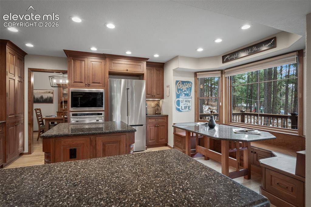 Image 17 of 45: Kitchen