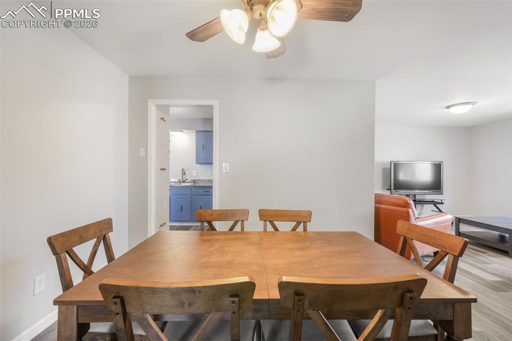 Image 10 of 50: Dining Area