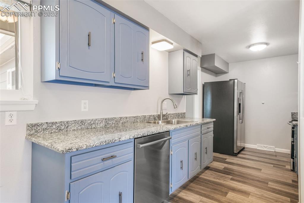 Image 27 of 50: Kitchen