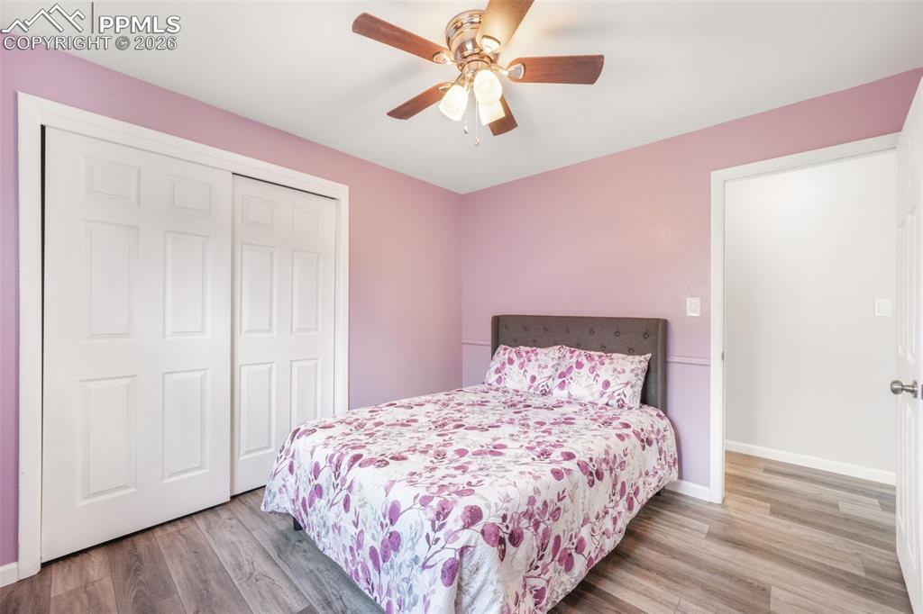 Image 31 of 50: Bedroom