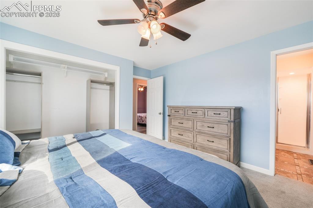 Image 36 of 50: Bedroom