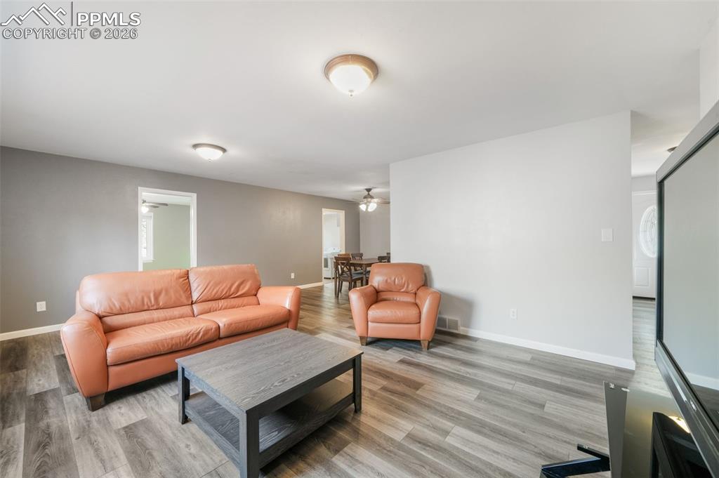 Image 4 of 50: Living Room