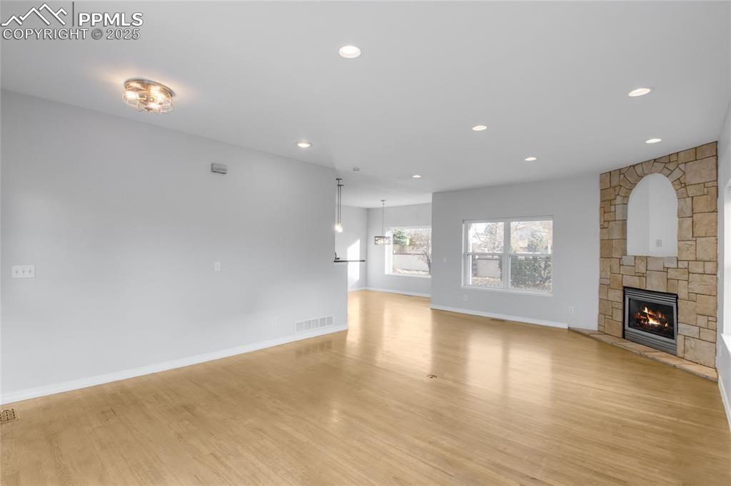 Image 16 of 45: Living Room