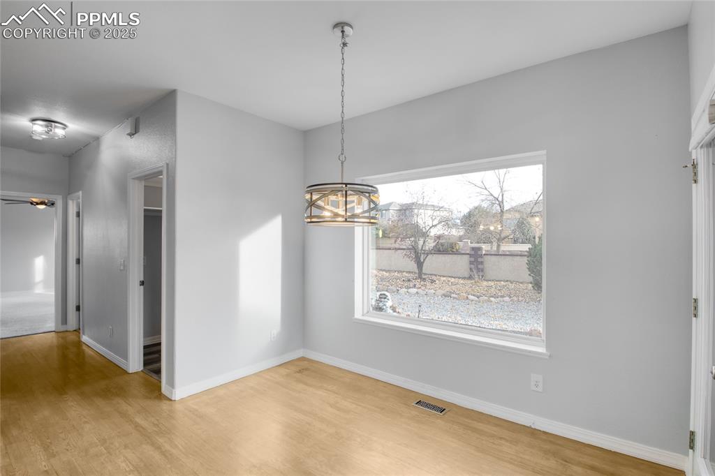 Image 20 of 45: Dining Area