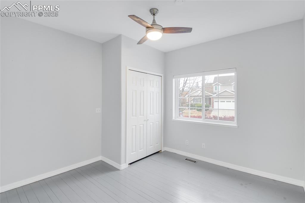 Image 24 of 45: Bedroom