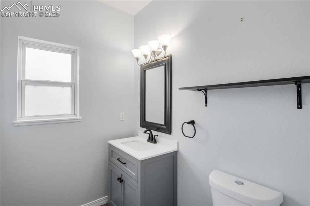 Image 25 of 45: Bathroom