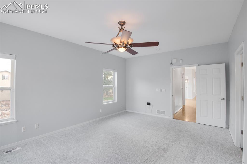 Image 28 of 45: Bedroom