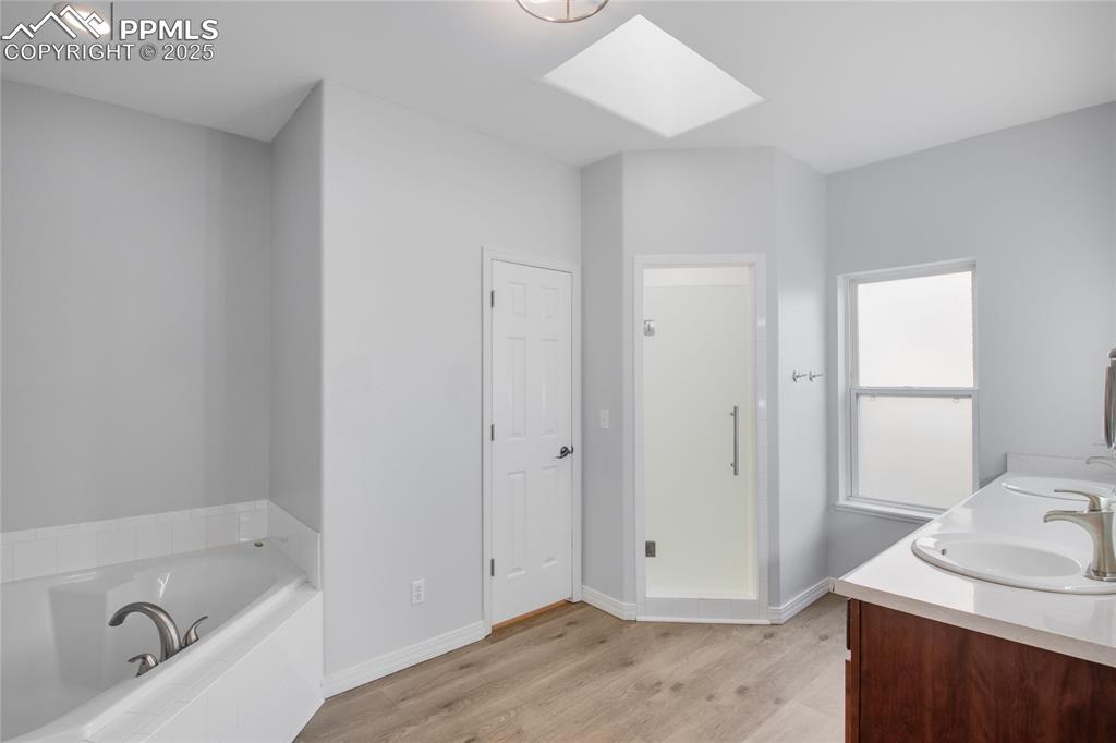 Image 29 of 45: Bathroom