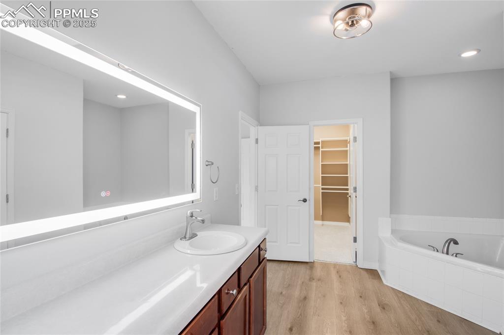 Image 30 of 45: Bathroom