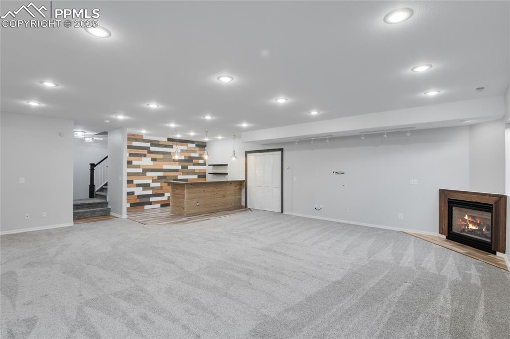 Image 32 of 45: Living Room