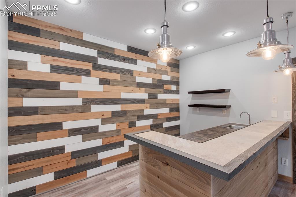 Image 34 of 45: Kitchen