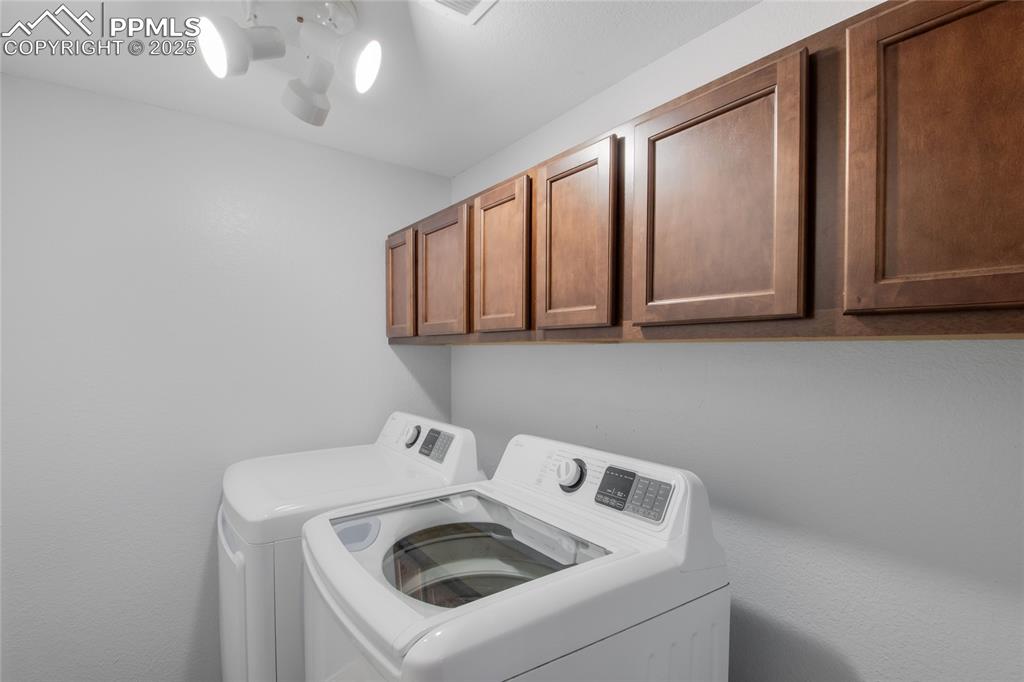 Image 39 of 45: Laundry