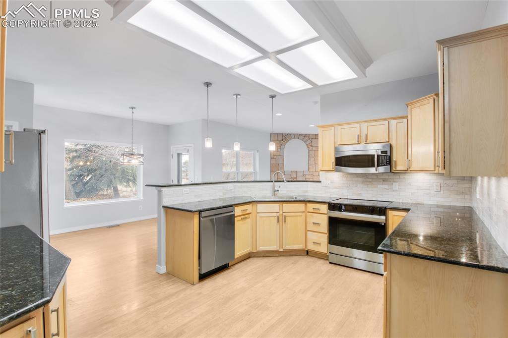 Image 6 of 45: Kitchen