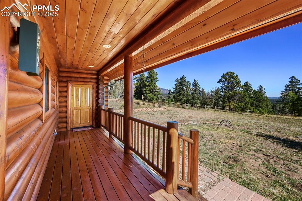 Image 9 of 50: View of deck