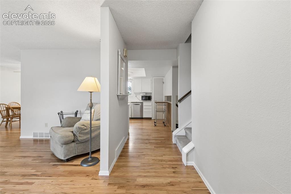 Image 15 of 48: Entrance Foyer